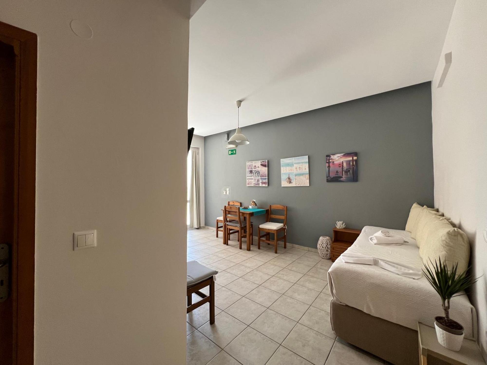 Artemis Rooms Two Steps By The Sea Платаньяс Экстерьер фото