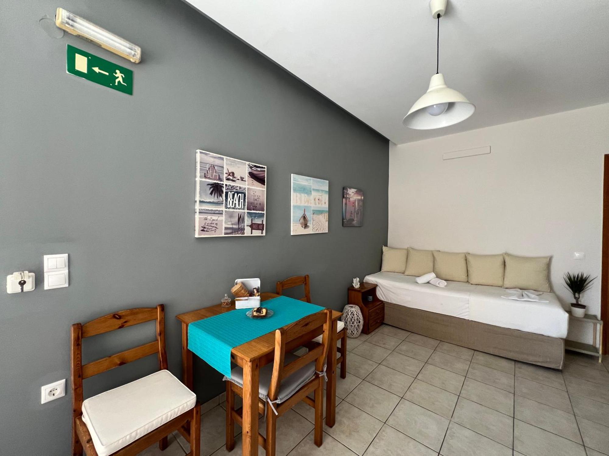 Artemis Rooms Two Steps By The Sea Платаньяс Экстерьер фото