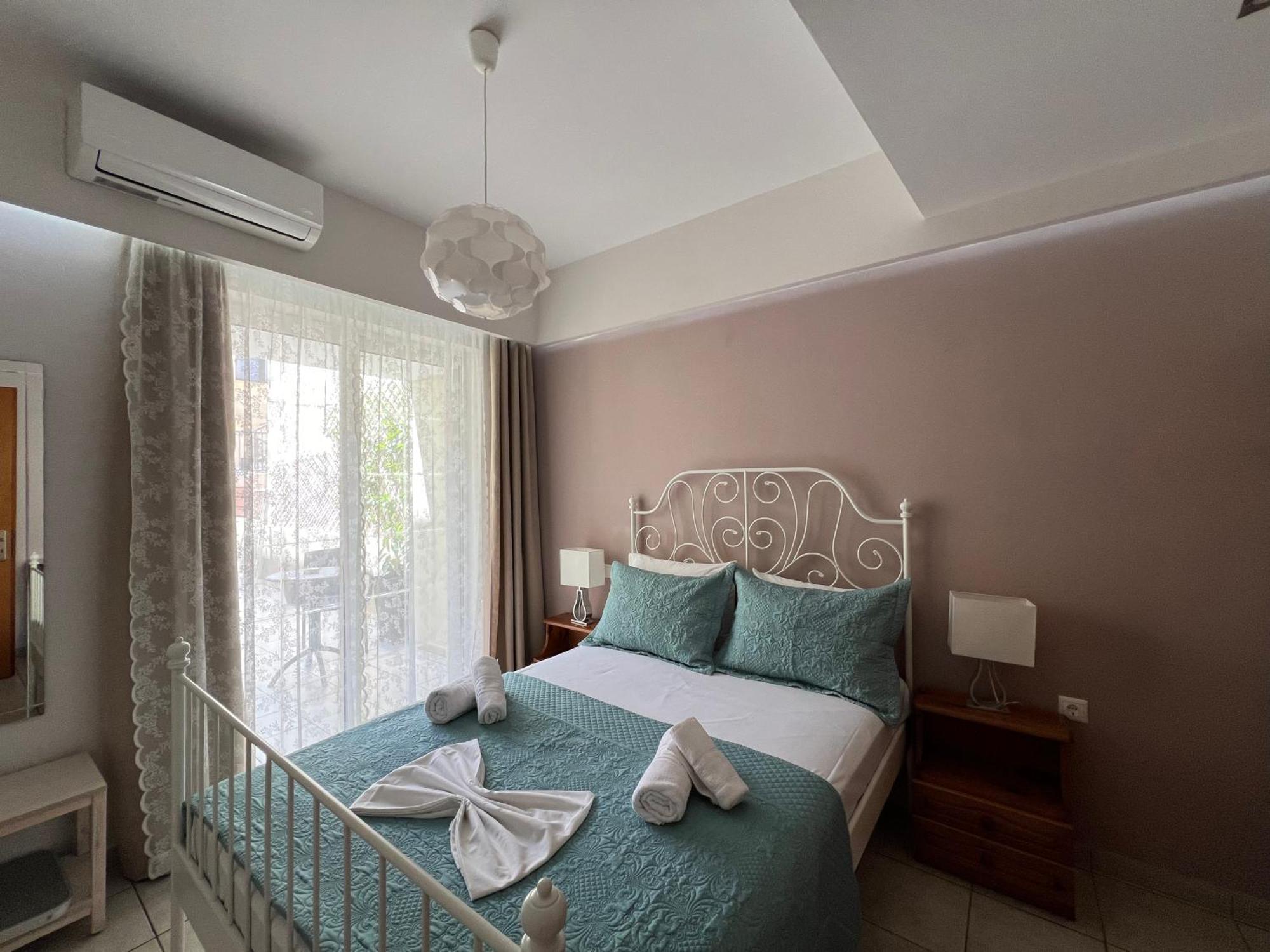 Artemis Rooms Two Steps By The Sea Платаньяс Экстерьер фото