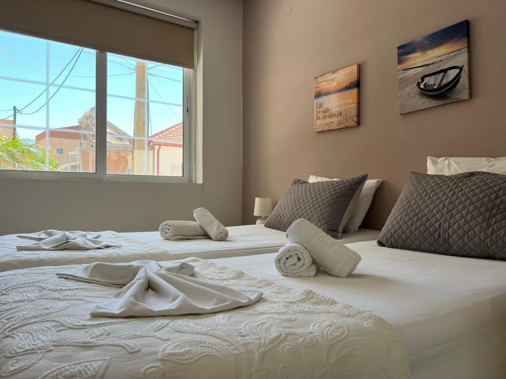 Artemis Rooms Two Steps By The Sea Платаньяс Экстерьер фото