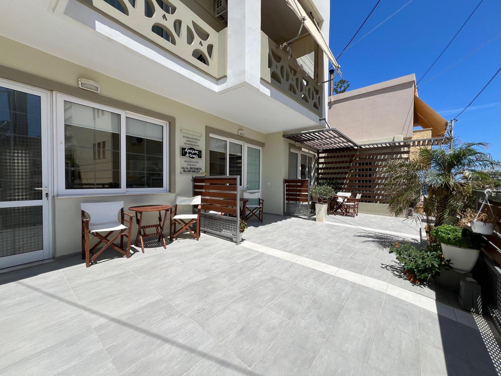 Artemis Rooms Two Steps By The Sea Платаньяс Экстерьер фото