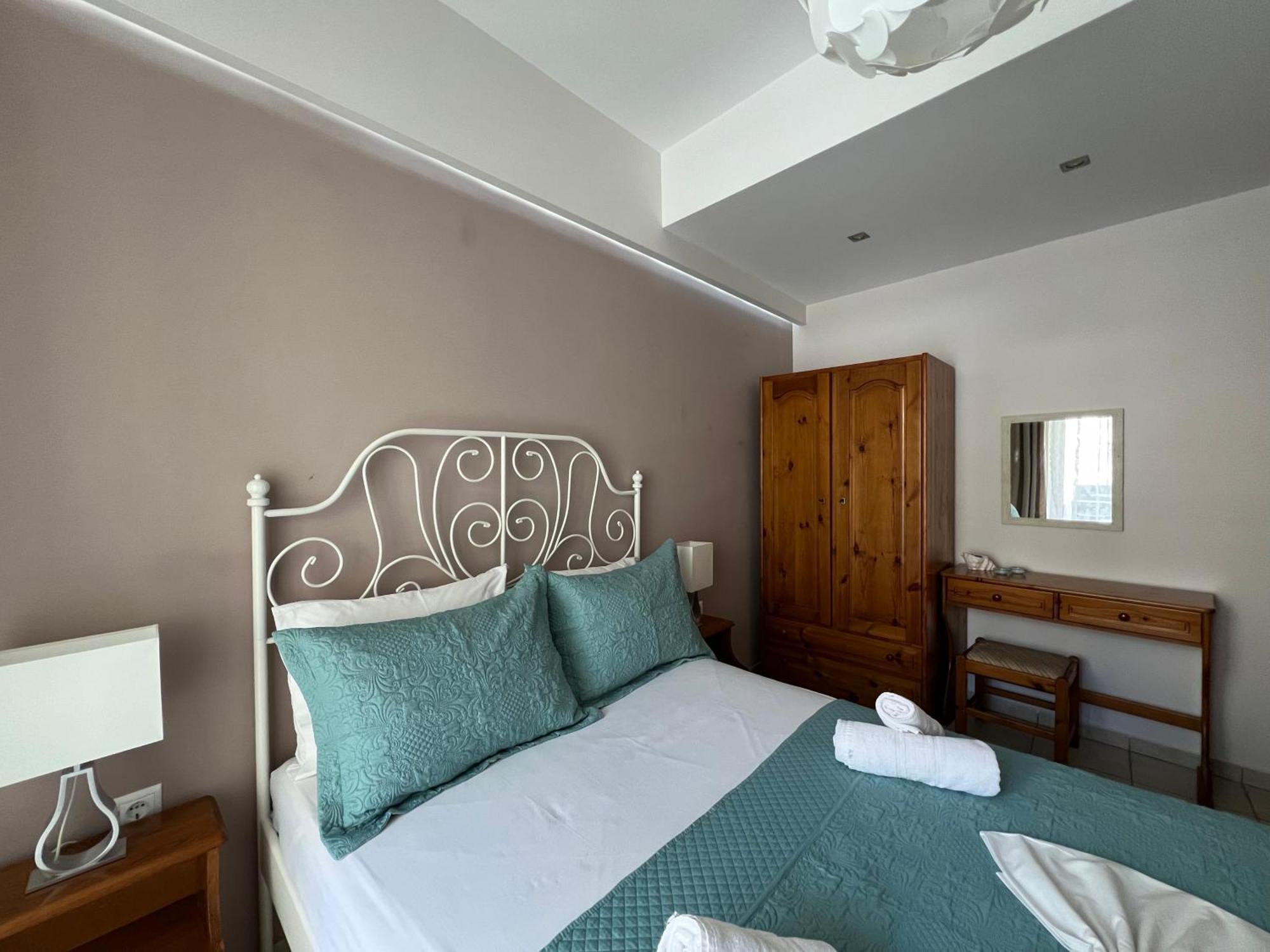 Artemis Rooms Two Steps By The Sea Платаньяс Экстерьер фото