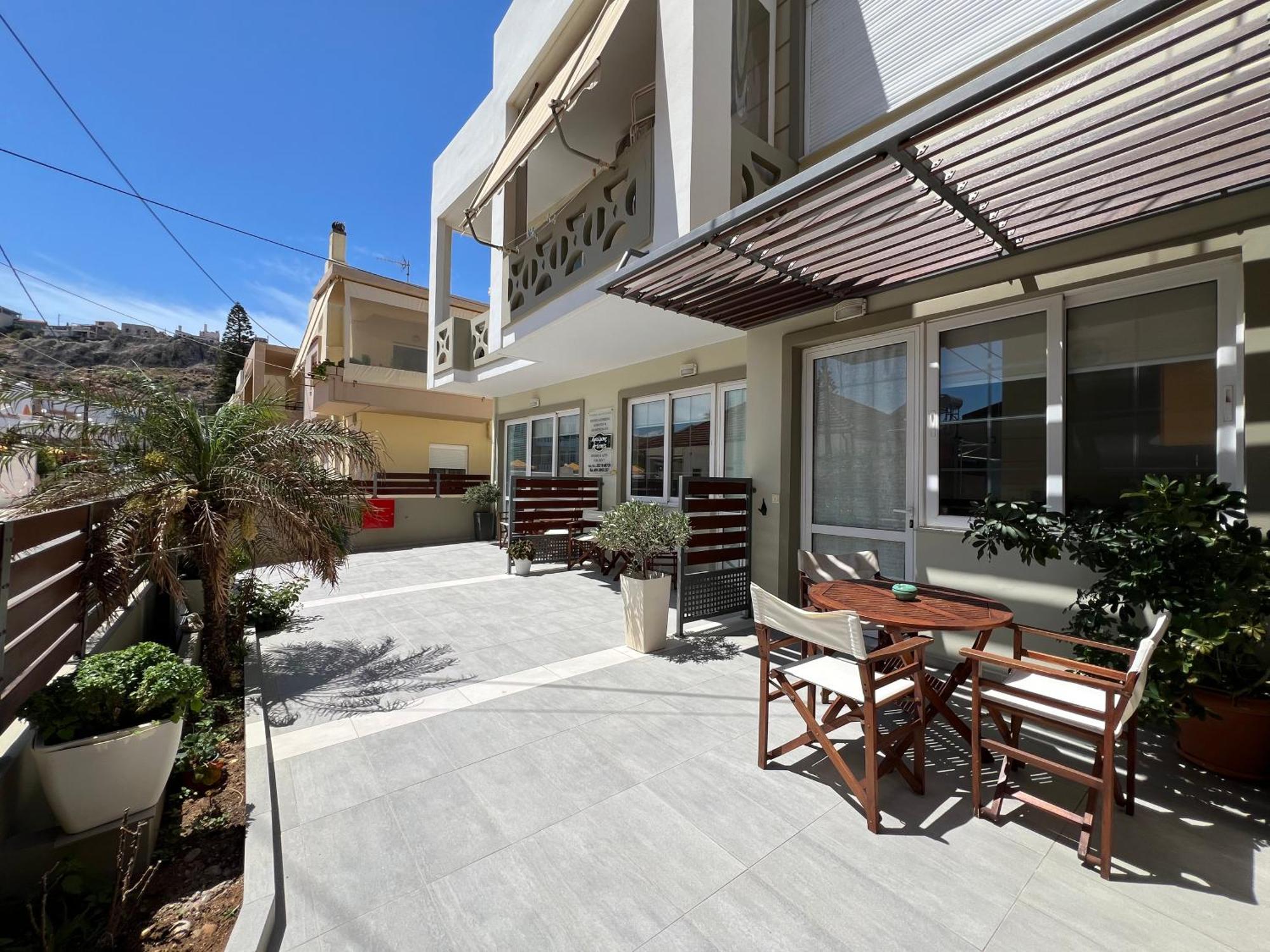Artemis Rooms Two Steps By The Sea Платаньяс Экстерьер фото